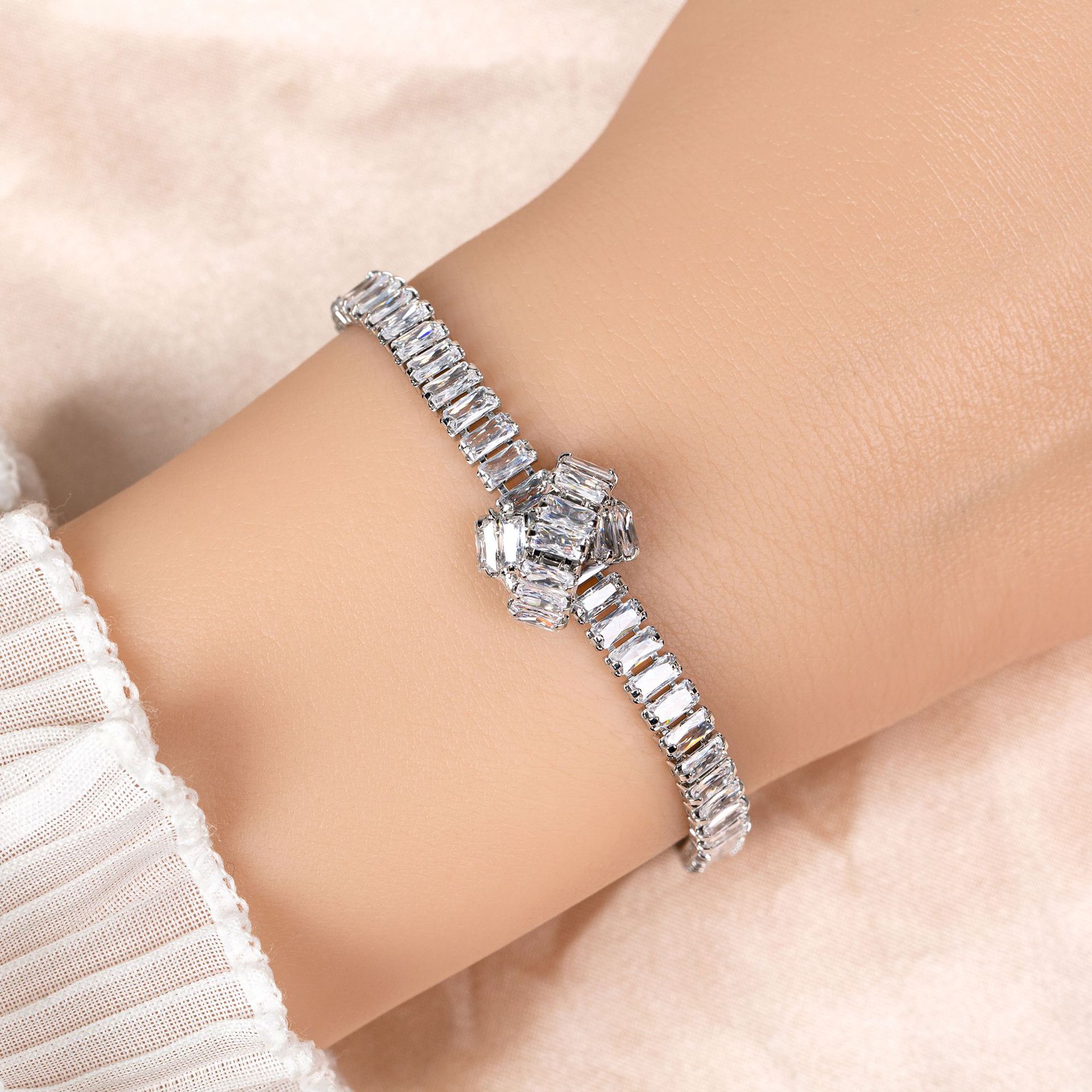 Simple Elegant Everyday White  - đánh giá và giá Women Accessories Dubai