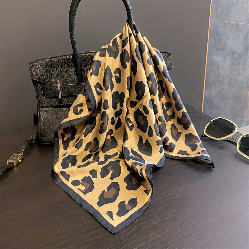 100% Silk Square Scarf Leopard - đánh giá và giá Silk Scarf Square